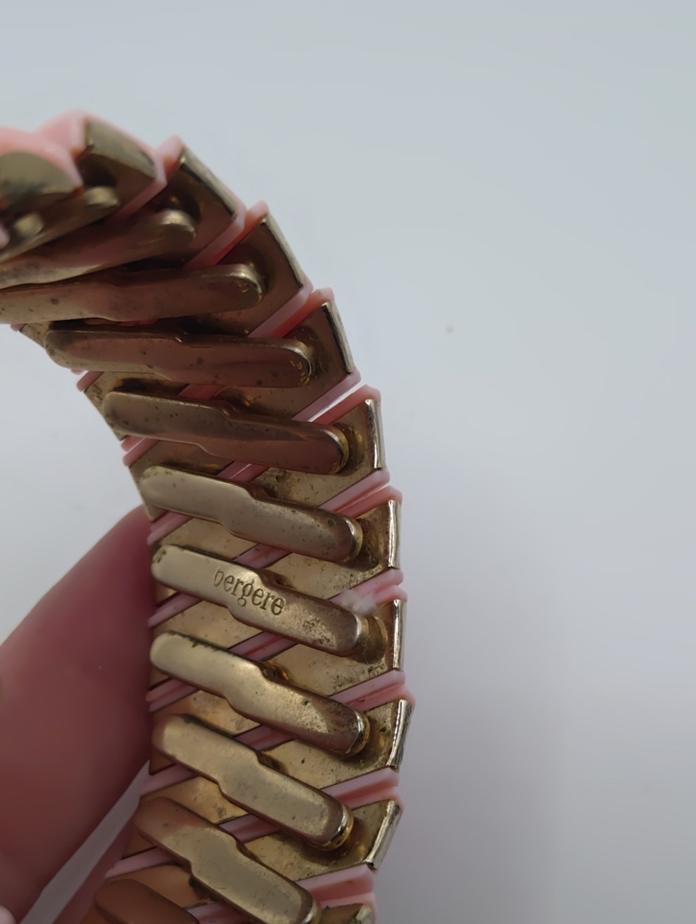 Bergere Pink Lucite Accordian Stretch Bracelet Vintage Sz 5.5-7.5 - Picture 3 of 7